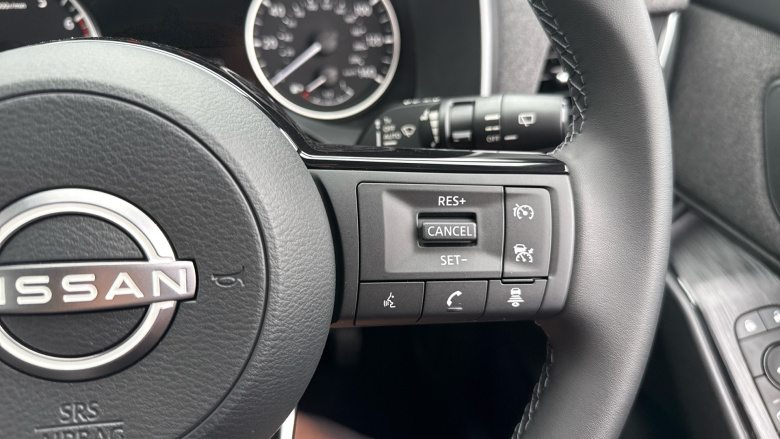 Nissan Qashqai 1.3 DiG-T MH Acenta Premium 5dr Petrol Hatchback